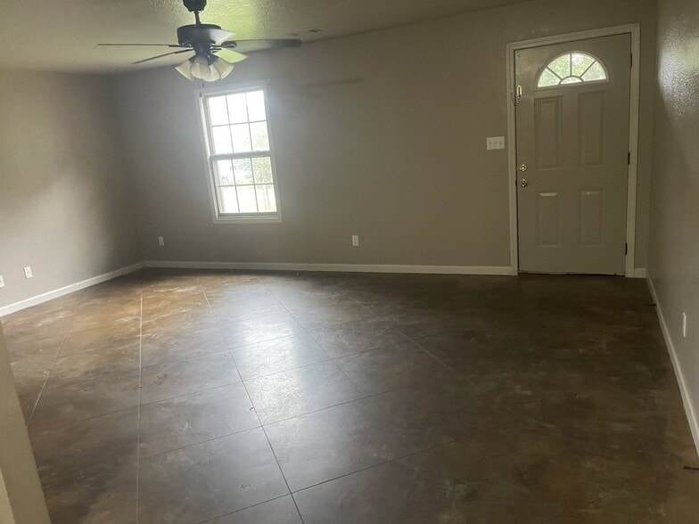 Building Photo - 718 S 6th St