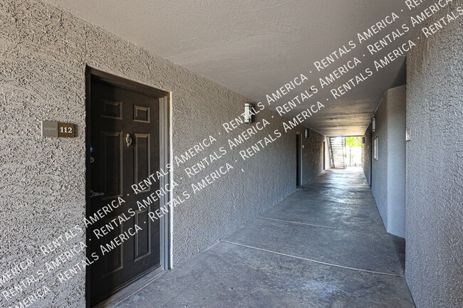 Building Photo - 2025 E Campbell Ave