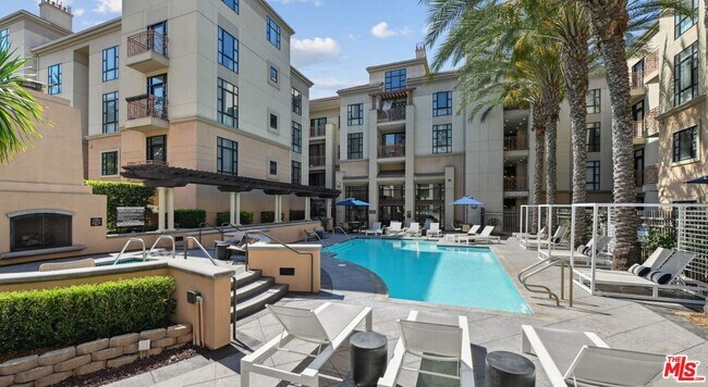 Building Photo - 290 N Hudson Ave