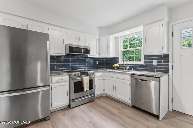 Building Photo - 6B Bayberry Ln