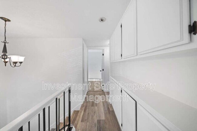 Building Photo - 5715 Baltimore Dr