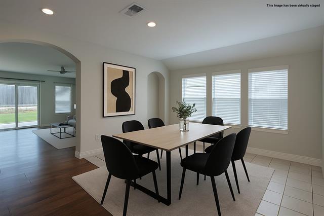 Building Photo - 616 England St