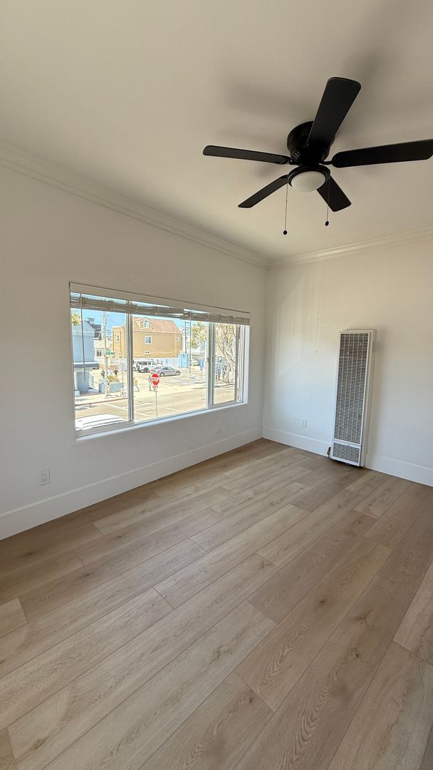 Building Photo - Mission Blvd- Beach Living- 1 bed 1 bath!