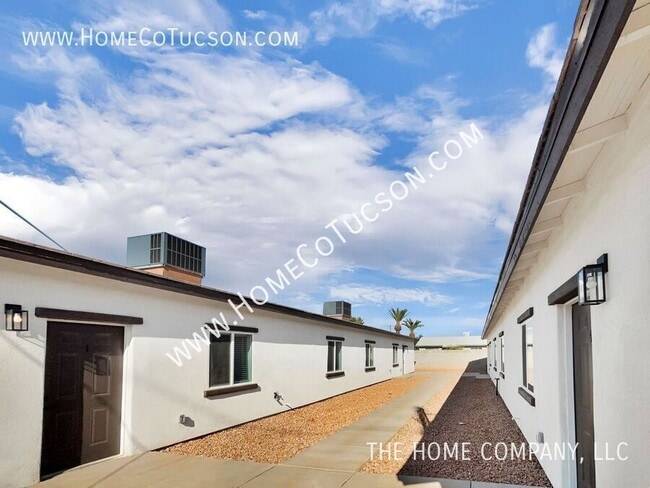 Building Photo - 1603 S Van Buren Ave