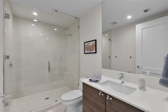 Building Photo - 301 1st St S