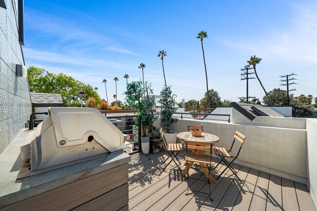 Building Photo - 838 California Ave