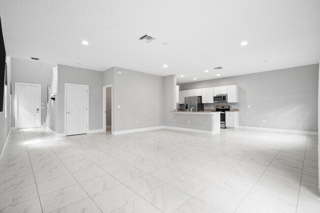 Building Photo - 1597 NW Cataluna Cir