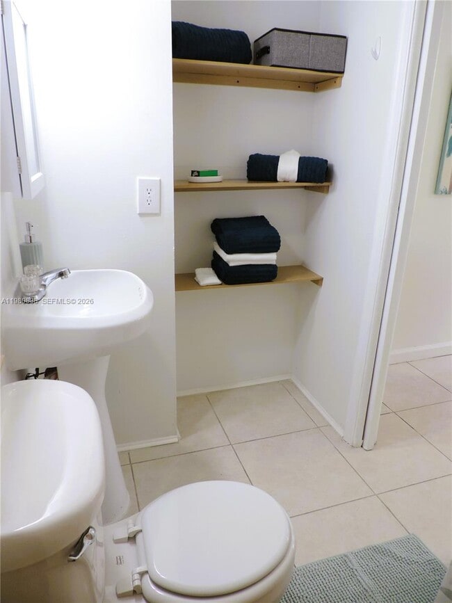 Building Photo - 3134 SW 25th Ter