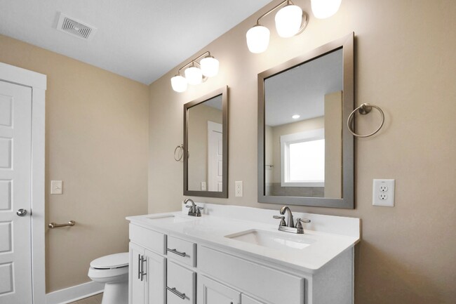 Building Photo - Pet Friendly Four Bedroom!