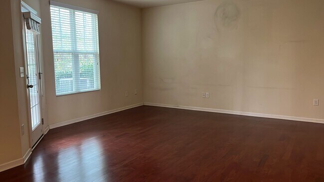 Building Photo - 702 Treviso Ln