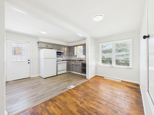 Building Photo - 10323 East 20th St S