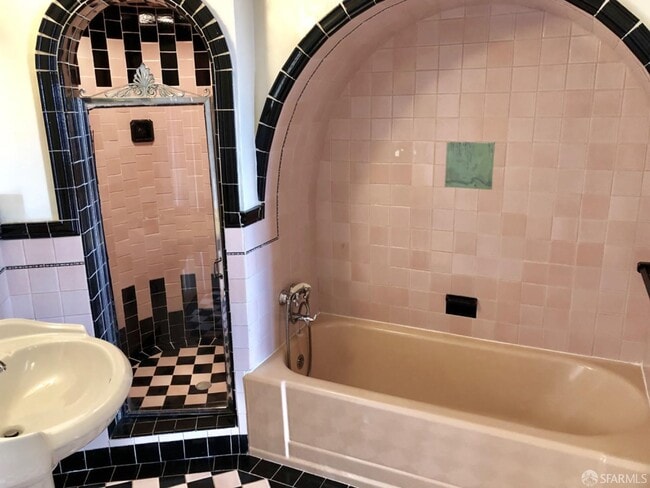 Building Photo - 1537 34th Ave