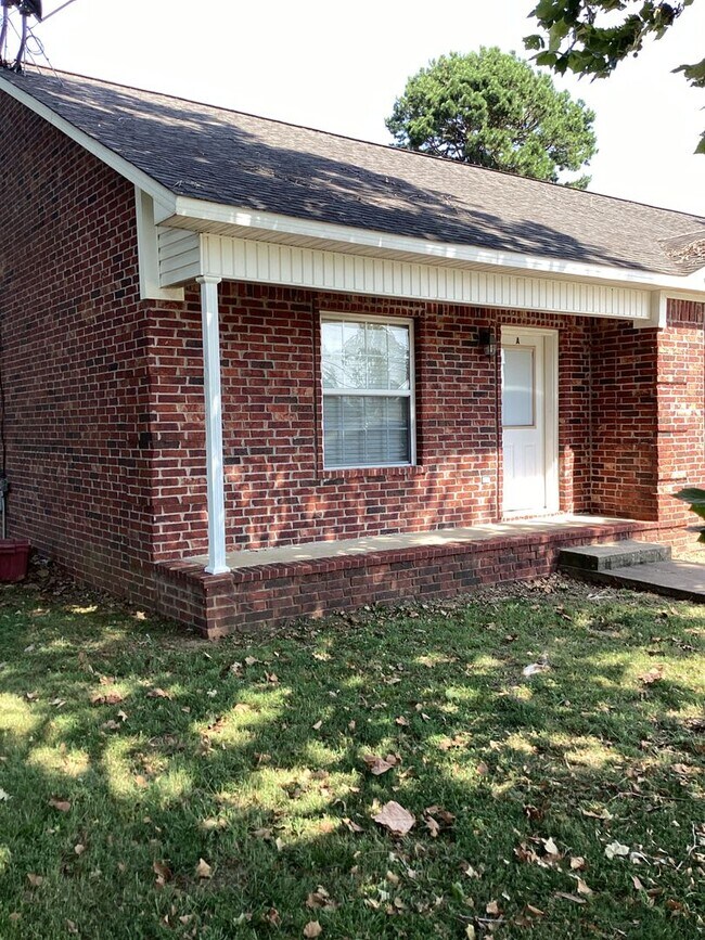 Primary Photo - 1302 N Fir St