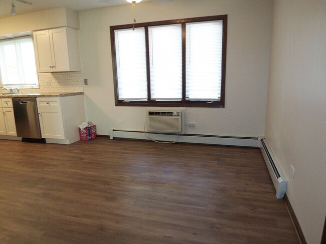 Building Photo - 4381 Woodland Ave