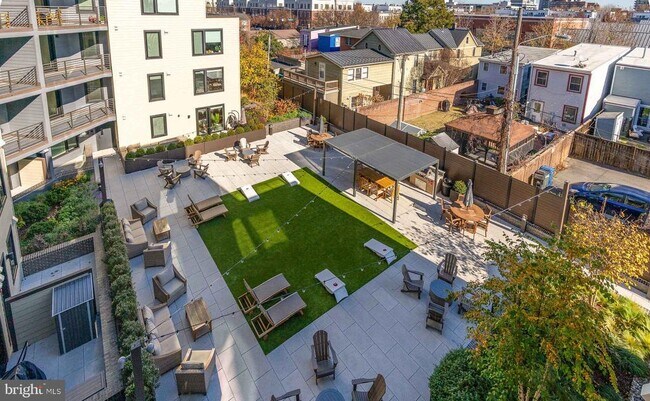 Building Photo - 701 N Henry St