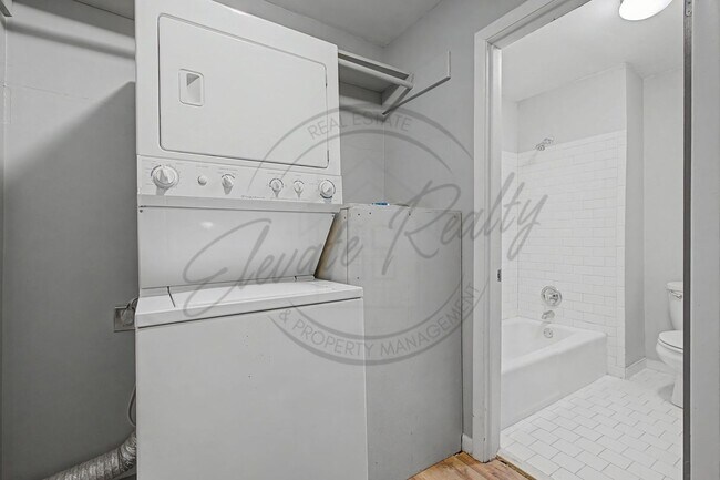 Building Photo - Two Bedroom Condo, First Floor, across from Madison Park with stackable washer/dryer!