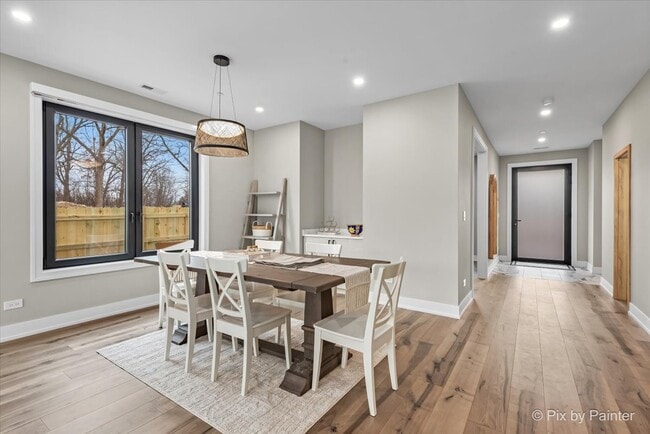 Building Photo - 154 Oak St