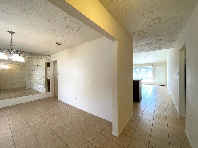 Building Photo - 4502 Mossygate Dr