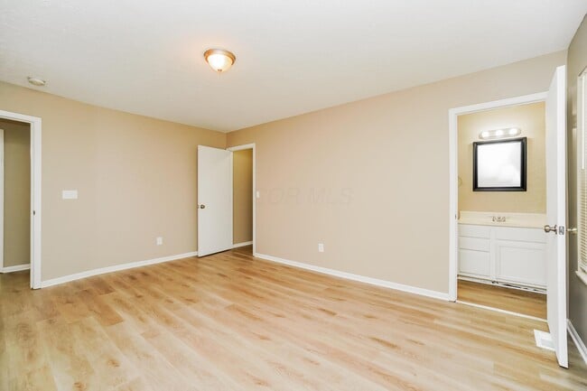 Building Photo - 1600 Tall Meadows Dr