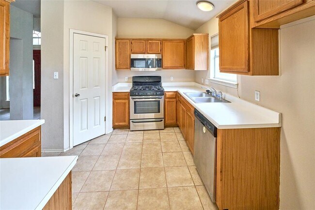 Building Photo - 2712 Settlement Dr