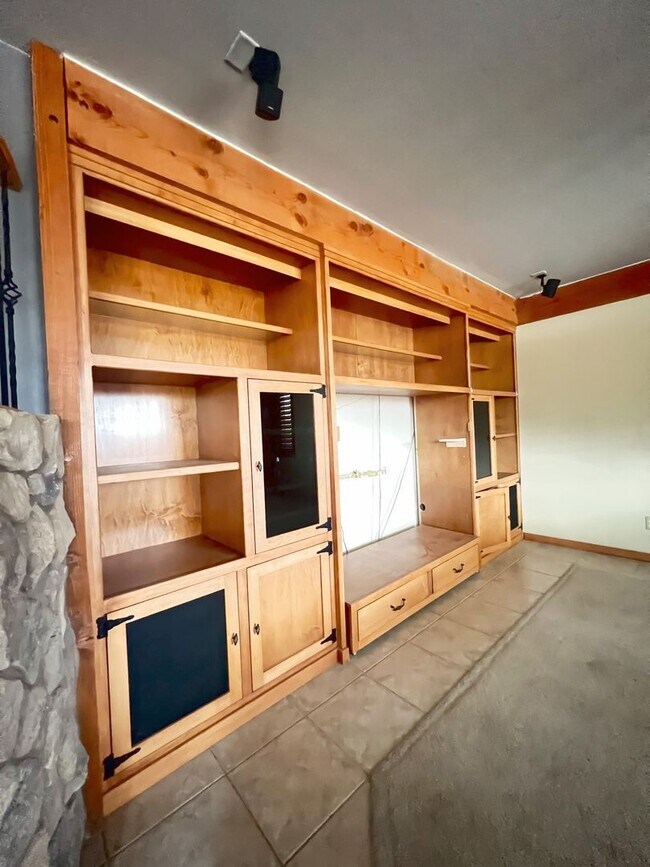 Building Photo - Southwest Rustic Charmet