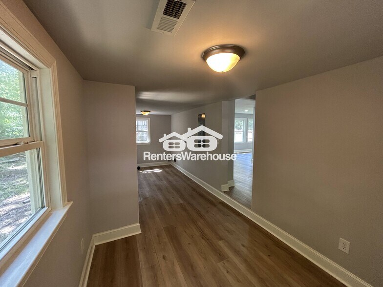 Building Photo - 221 Virginia Dr