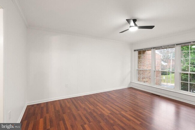 Building Photo - 1949 Kennedy Dr