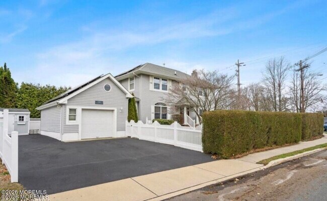 Building Photo - 146 S Bath Ave