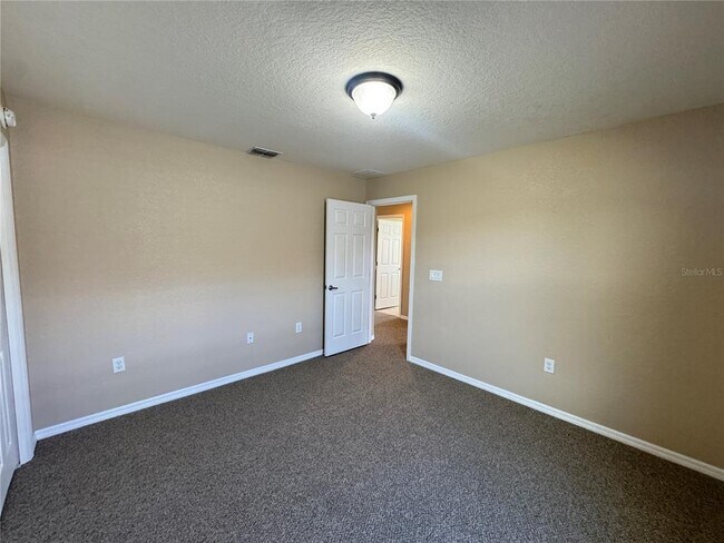 Building Photo - 4876 Summerfield Cir