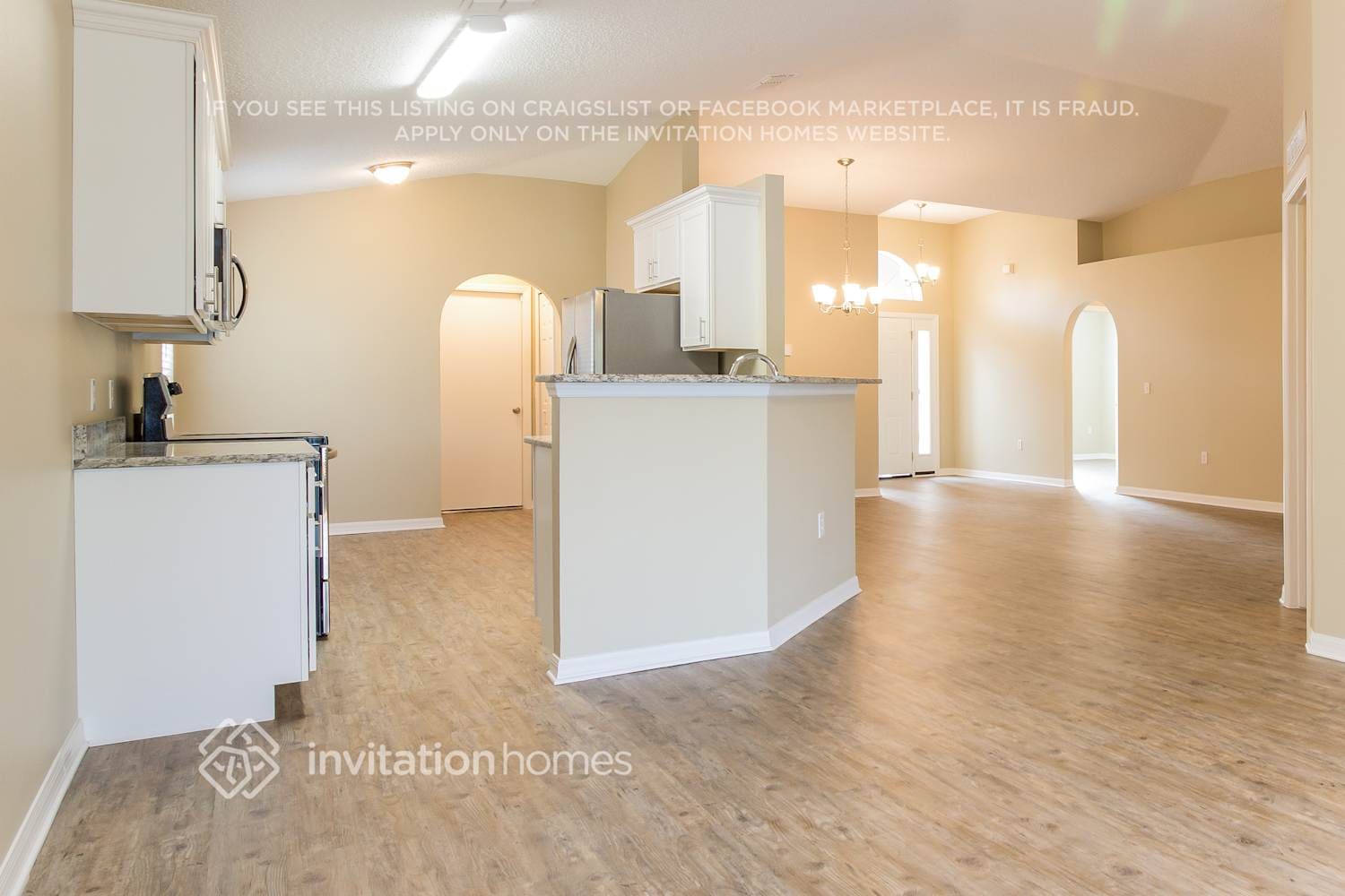 Building Photo - 1924 Corner Glen Dr