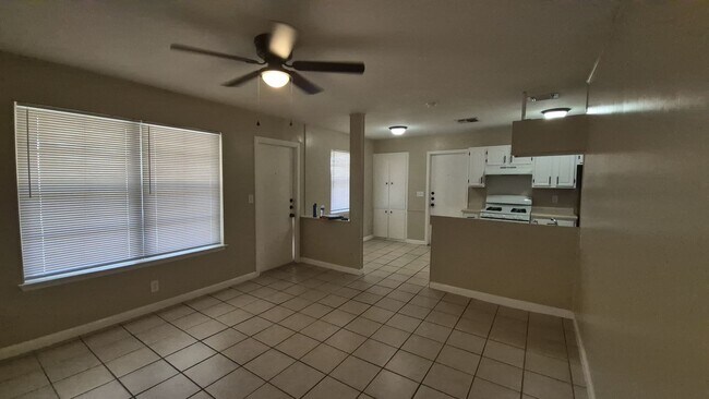 Building Photo - 7102 Glen Point Dr