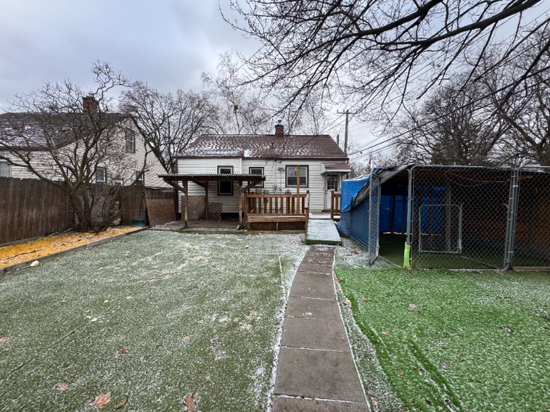 Building Photo - 1403 E Maxlow Ave