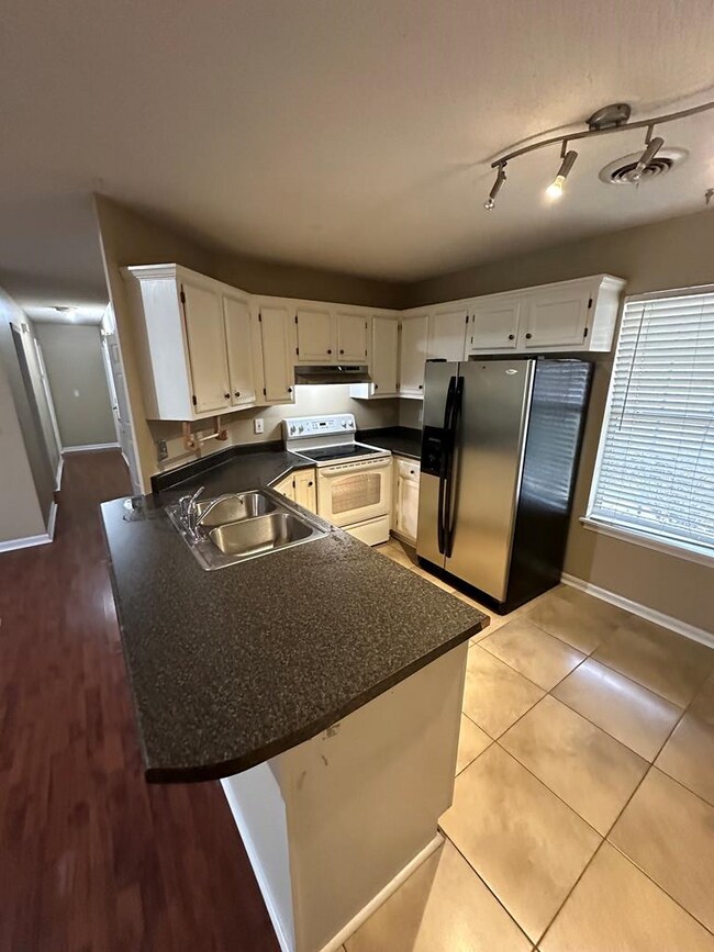 Building Photo - 910 Crawford Cir