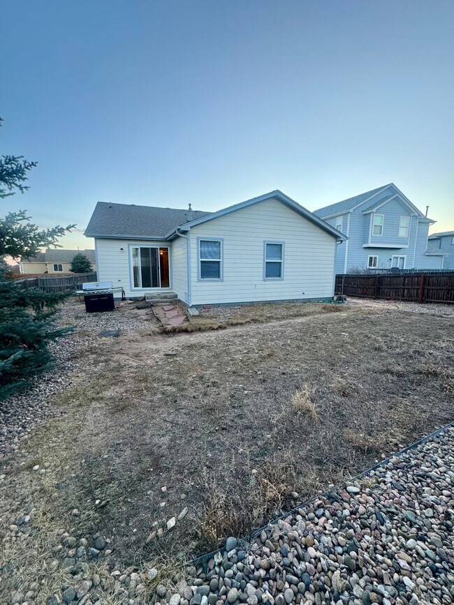 Building Photo - 3 Bedroom Home in Peyton