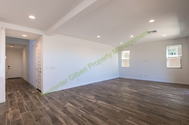 Building Photo - Pet Friendly 5 bed/3 bath in the Hawes Crossing Community of East Mesa