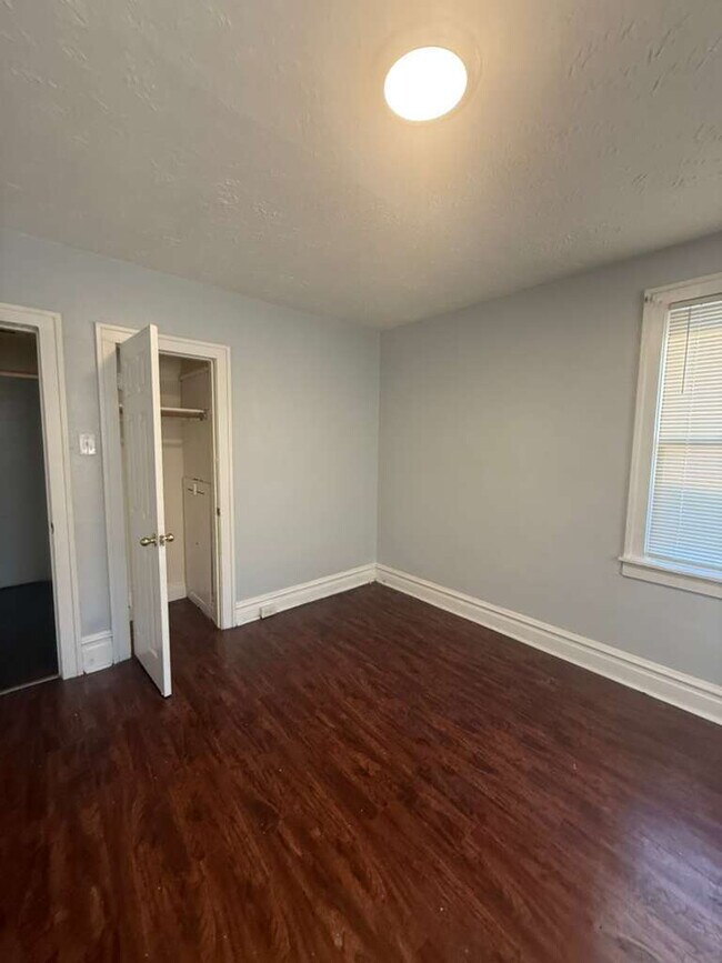 Building Photo - "Charming 2-Bedroom St. Louis Home with Gleaming Hardwood Floors in 63121!"