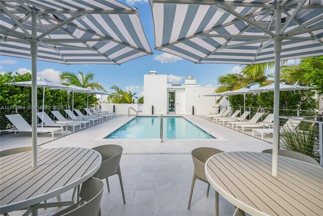 Building Photo - 10281 W Bay Harbor Dr