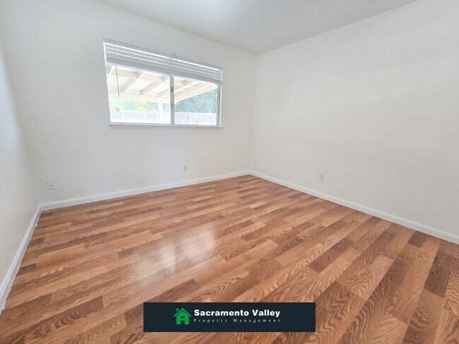 Building Photo - 8440 Sierra Sunset Dr
