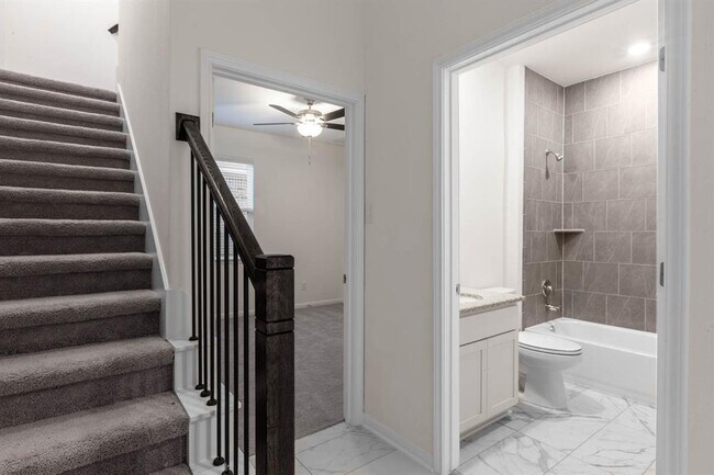 Building Photo - 309 Barton Oak Trl
