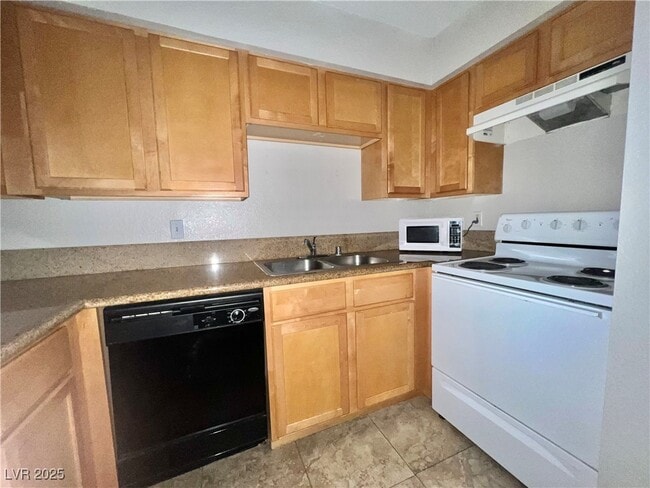 Building Photo - 3151 N Soaring Gulls Dr