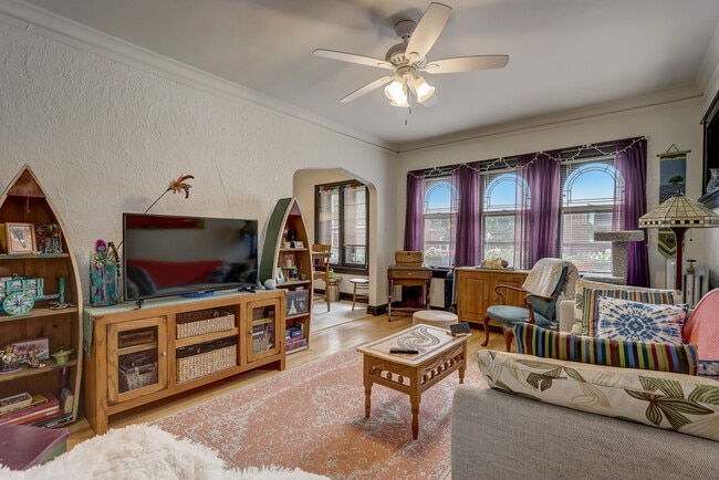 Building Photo - 4460 N Oakland Ave