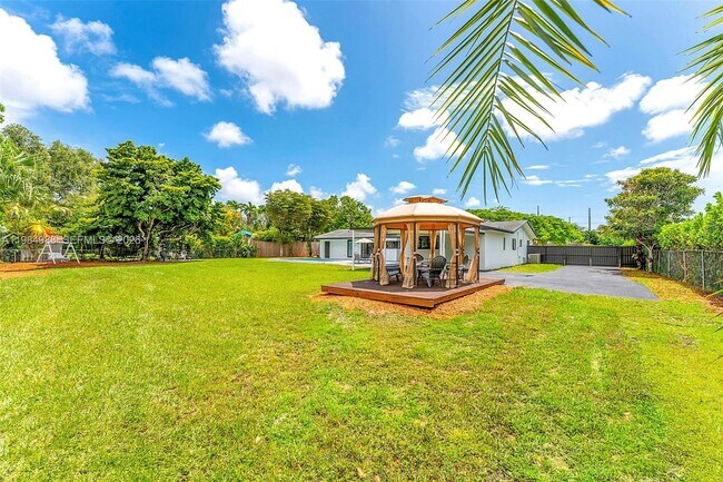 Building Photo - 11640 SW 99th Ct