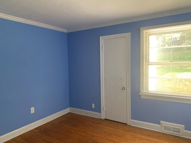 Building Photo - One Story House off Fort Avenue