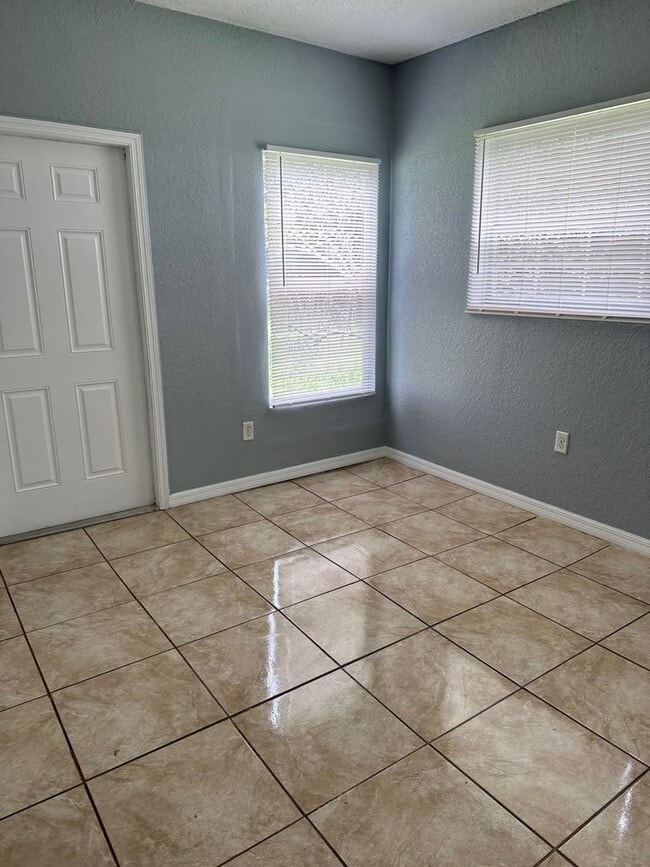 Building Photo - 2 Bed/2 Bath in Haines City - ready for immediate move in!