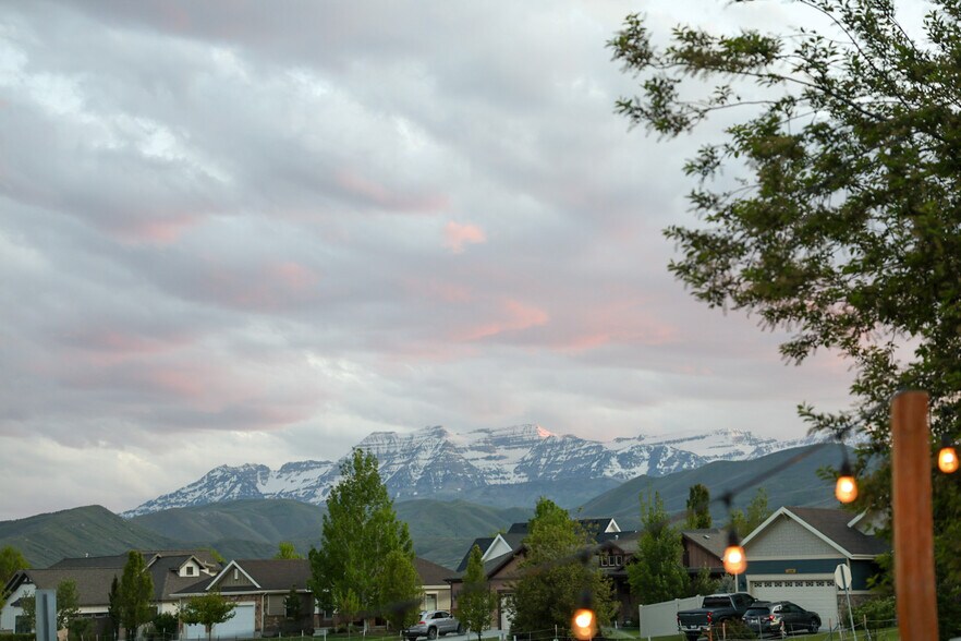 Building Photo - 284 S 550 E