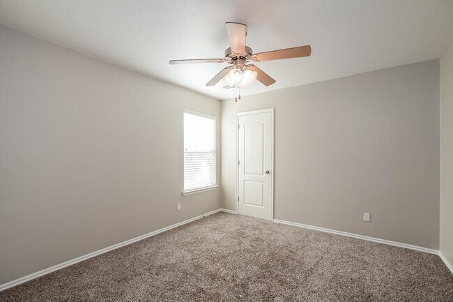 Building Photo - 2110 Bradford Ln