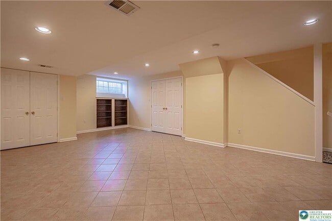 Building Photo - 1753 Pinewind Dr