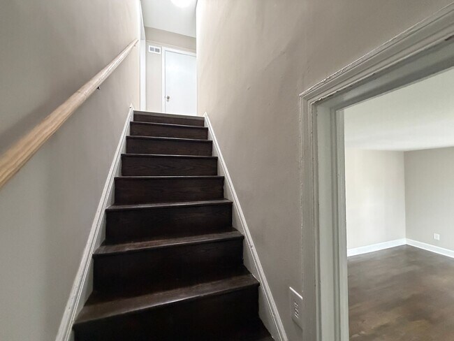 Building Photo - 3912 Pinalto Dr