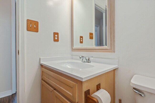 Building Photo - 423 Northview Ln