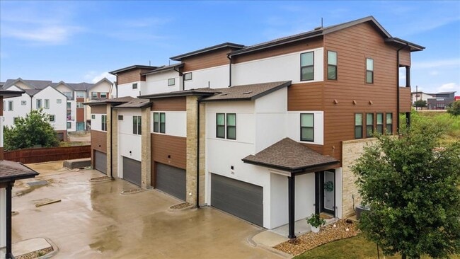 Building Photo - 315 Holton Dr